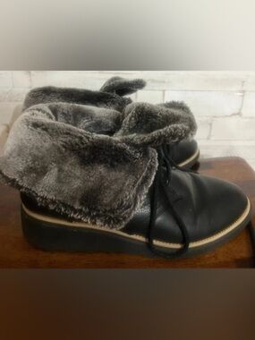 Clarks Womens Sharon Pearl Boots.  Fuzzy, comfortable and warm.  Size 9